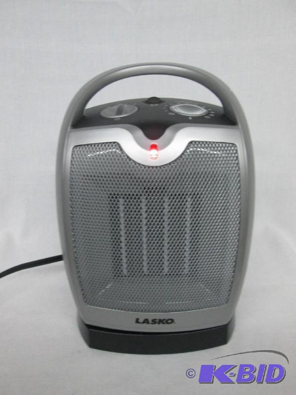 lot 34 image: Lasko Oscillating Ceramic Heater