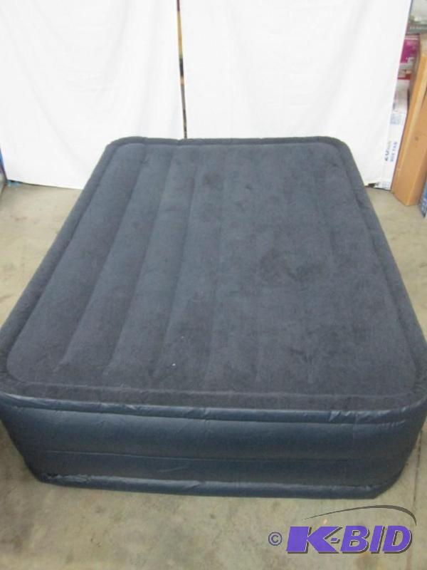 lot 35 image: Intex Queen Raised Airbed
