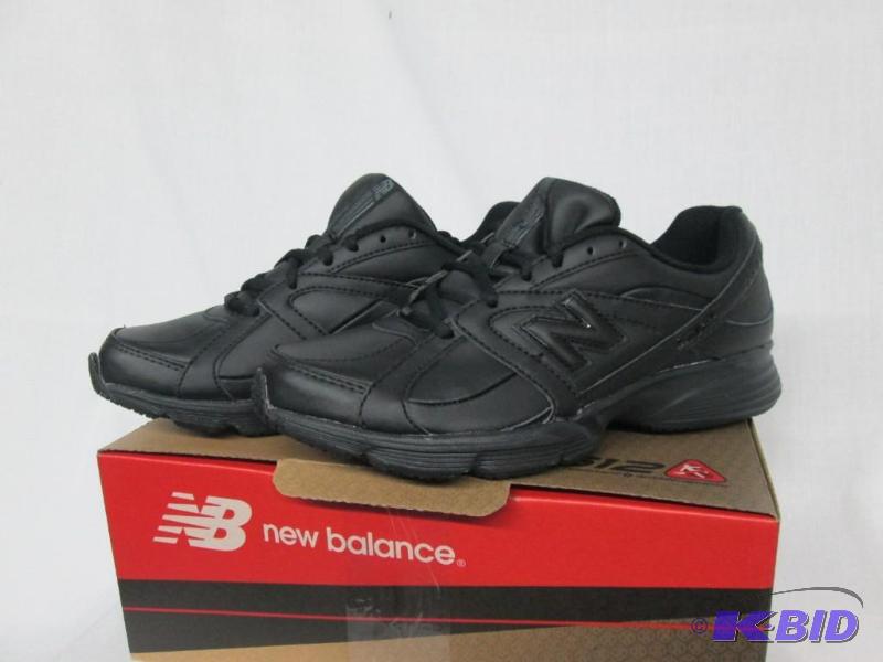 lot 39 image: New Balance Womens WW512 Service Shoe