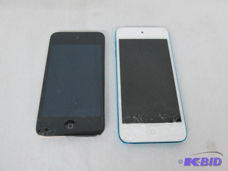 lot 50 image: (2) - Apple iPods - Broken Screens