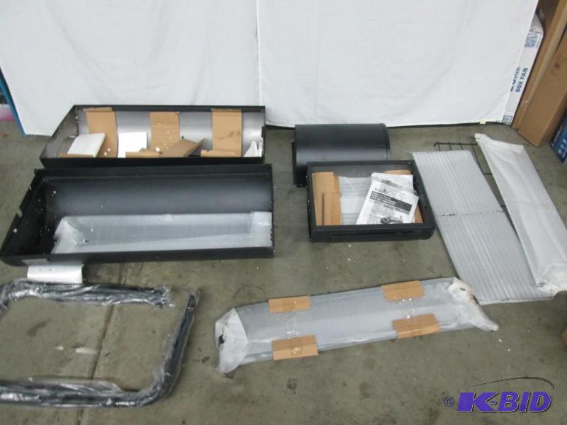 lot 9 image: Char-Broil American Gourmet Charcoal Smoker Grill