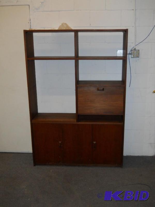 lot 16 image: Wooden Entertainment Center