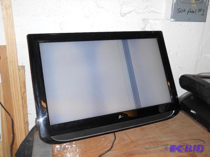 lot 18 image: 32 LCD Flat Screen Zenith TV