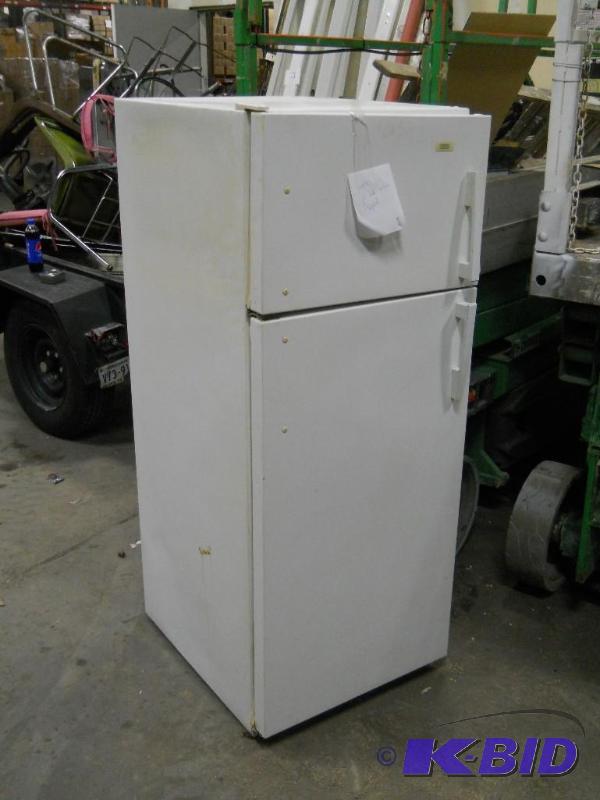 lot 21 image: Roper Refrigerator. Works.
