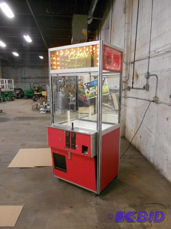 lot 5 image: Clean Sweep Claw Redemption Game