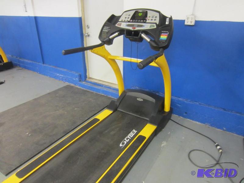 lot 4 image: Cybex 530T Commercial Grade Treadmill