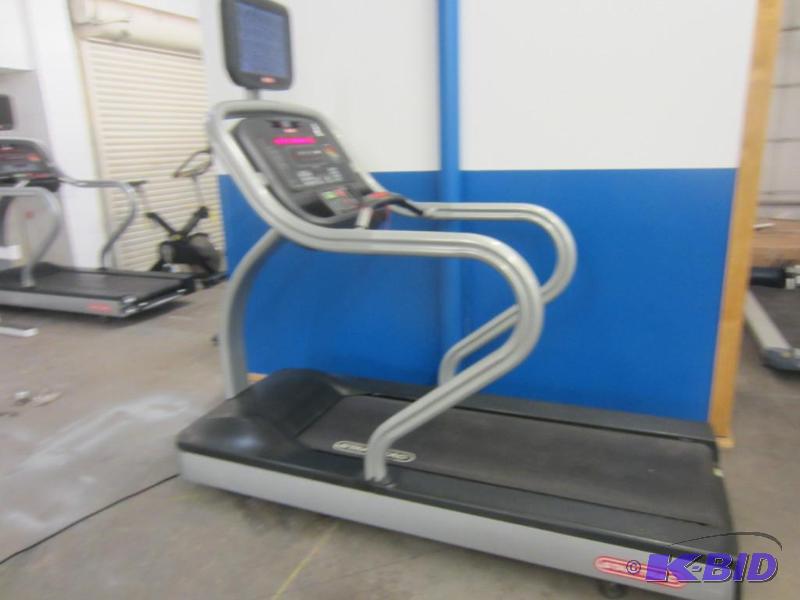 lot 5 image: Star Trac E Tr Treadmill with TV  Ipod  Commercial Grade 5HP Motor