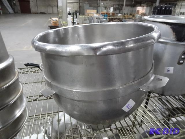 lot 128 image: 13" Mixing Bowl...