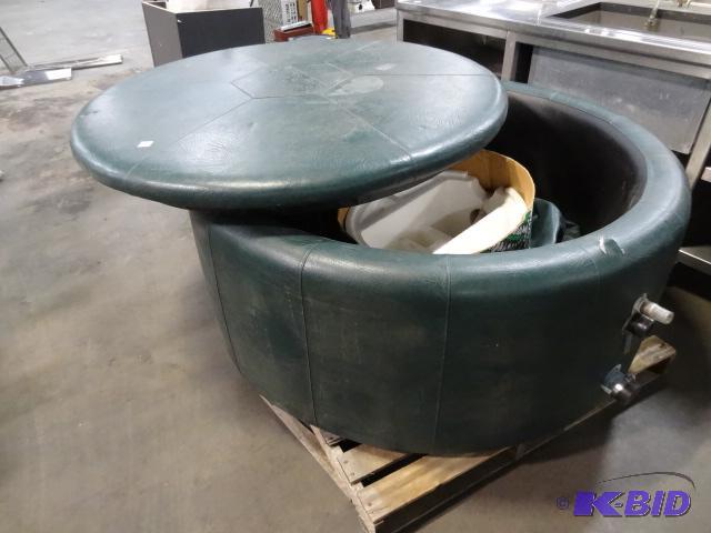 lot 166 image: Softub hot tub. Complete. Worked when rmoved....