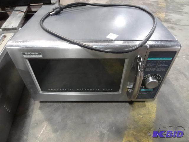 lot 175 image: Sharp Microwave Oven. 100 WR-21JCA Commercia...