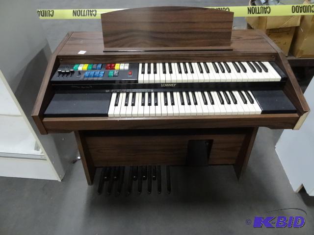 lot 202 image: Lowrey Electronic Organ. Debut with Magic Gen...