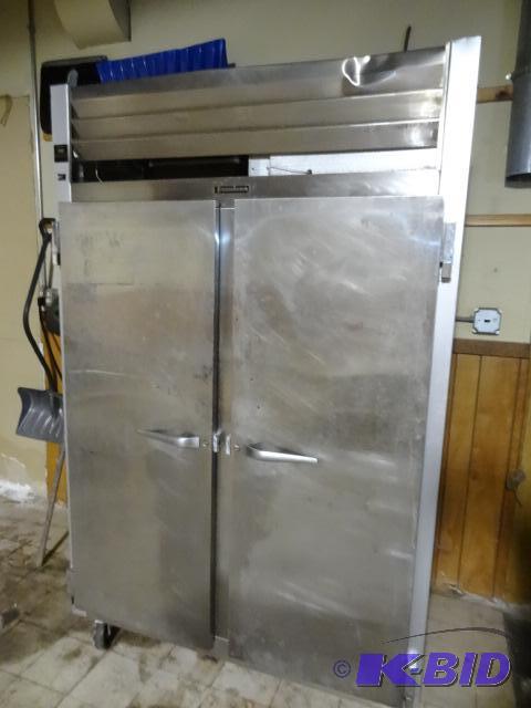 lot 213 image: Traulsen 2 door freezer. G22010TS. 115 volt. ...