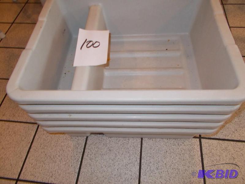 1 Lot of Plastic StorageCarry Tubs For Dinne...