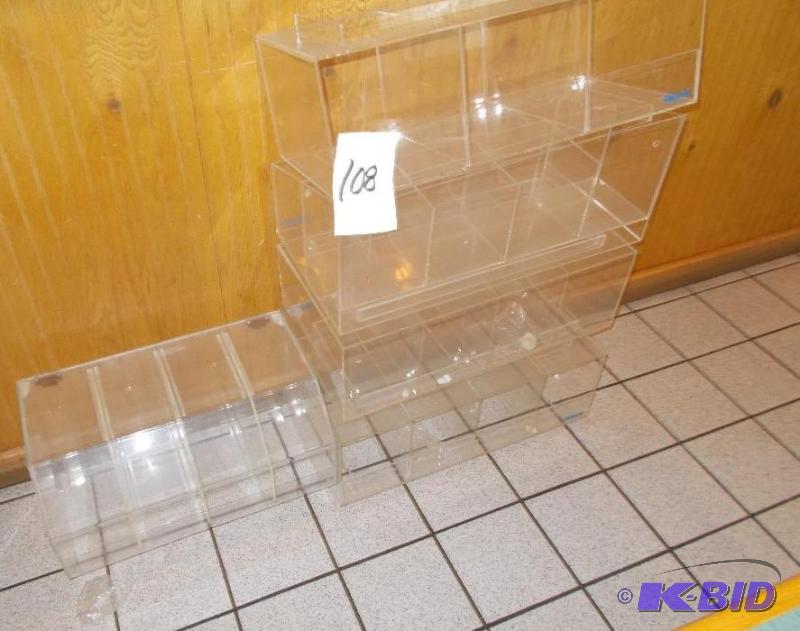 Lot of - &nbsp5 Plastic Dispenser Units In G...