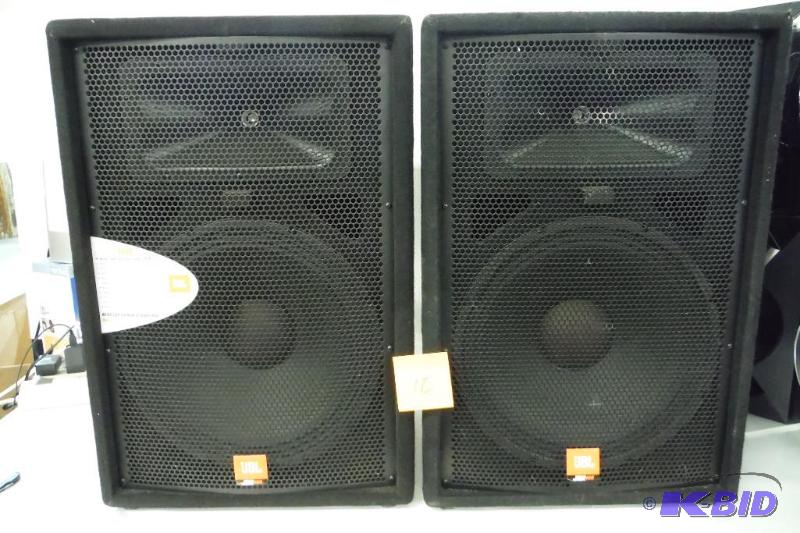 lot 10 image: Set of (2) JBL JRX115 15-Inch Classic 250W Continuous Two-Way Portable Loudspeaker