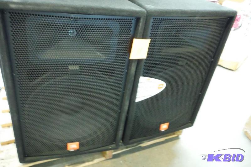 lot 11 image: Set of (2) JBL JRX115 15-Inch Classic 250W Continuous Two-Way Portable Loudspeaker