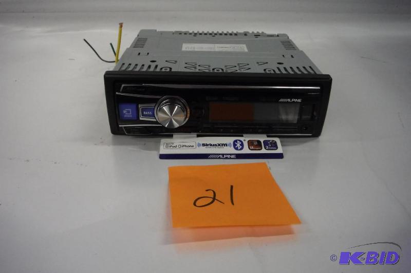 lot 21 image: Alpine CDE-153BT CD receiver