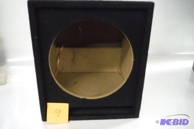 lot 9 image: 12 Ported Sub Box