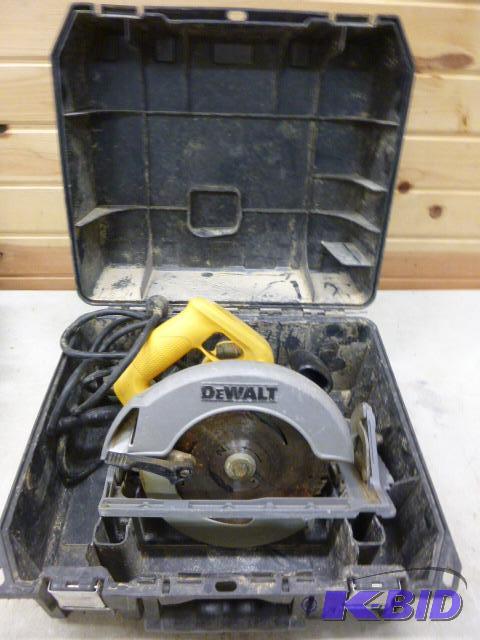 lot 101 image: DeWalt&nbspCircular Saw DW368 - with case, 7...