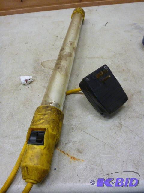 lot 113 image: Fluorescent Shop Light Tested and works....