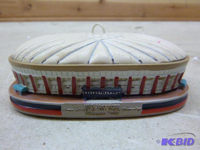 lot 173 image: Ceramic HHH Metrodome Dome of the 1987 and 19...