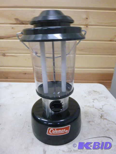 lot 196 image: Coleman Twin Tube Fluorescent Lantern...