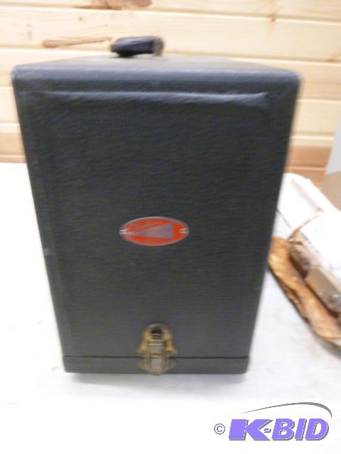 lot 27 image: Viewlex Projector with Case...