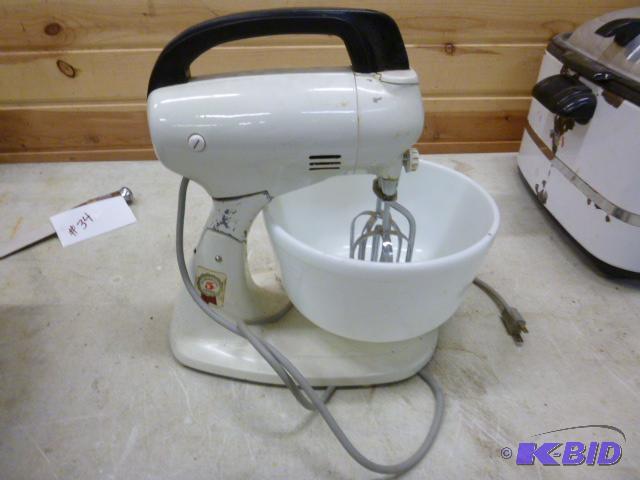 lot 31 image: Hamilton Beach Mixer with Bowl...