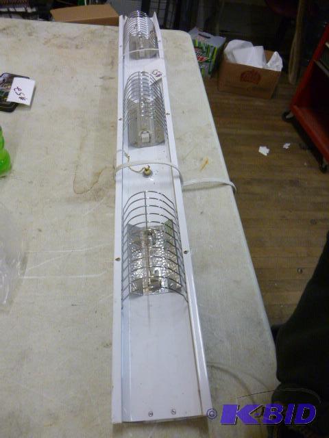 lot 53 image: Halogen Bar Light...