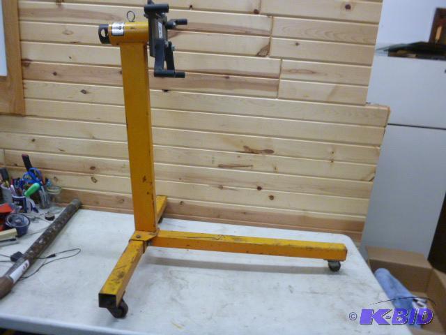 lot 68 image: Engine Stand 750 lb....