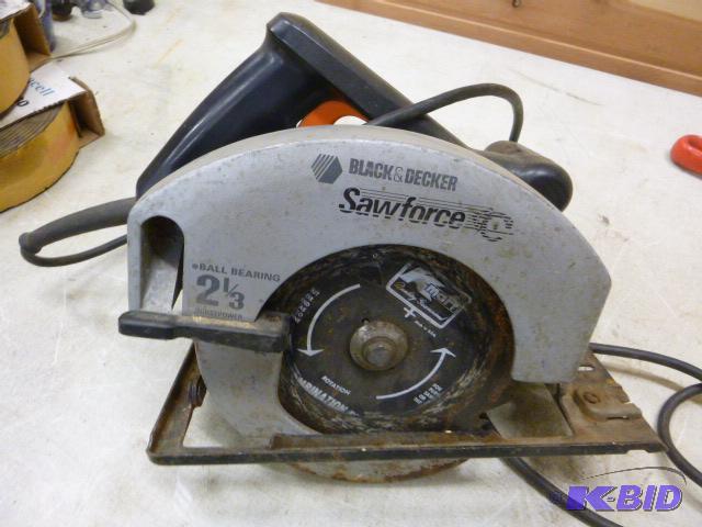 lot 76 image: Black & Decker Sawforce Circular Saw Ball...