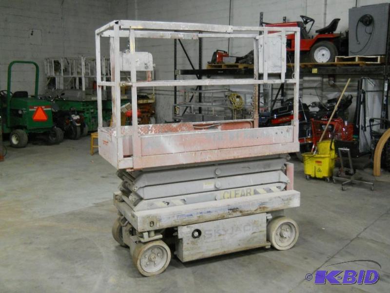 lot 2 image: Skyjack SJIII 3219 Scissorlift  Scissor Lift. NO RESERVE