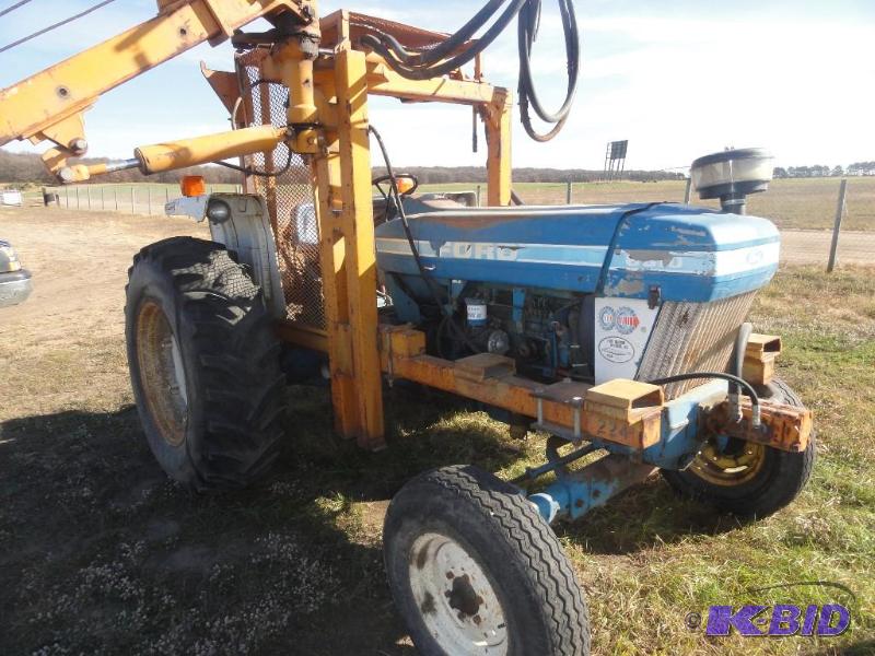 lot 1002 image: Ford 6610 w brush mower