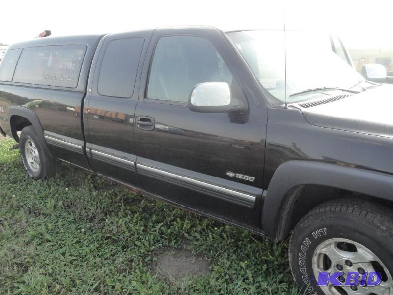 lot 1006 image: 2001 Chevrolet 1500 4x4
