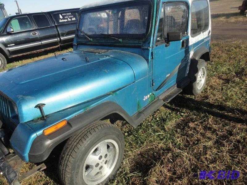 lot 1007 image: 1992 Jeep Wrangler