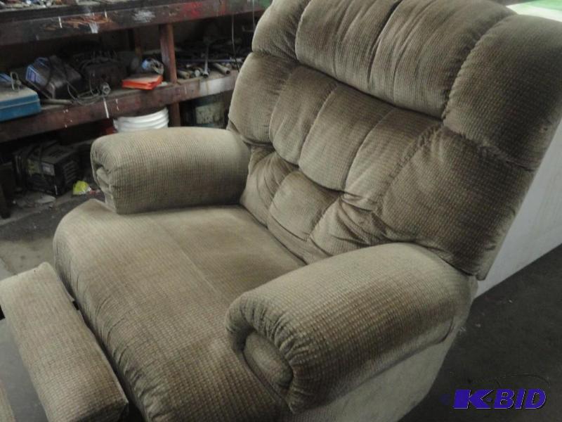 lot 1009 image: Reclining Chair