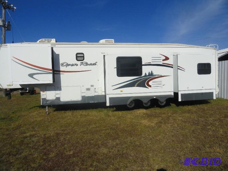 lot 1011 image: 2006 Pilgrim Open Road