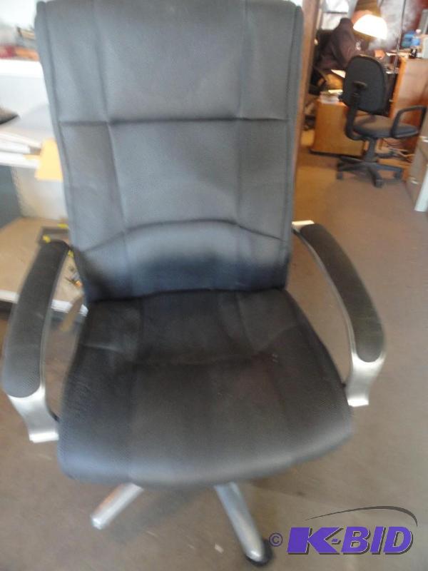 lot 1012 image: Office Chair
