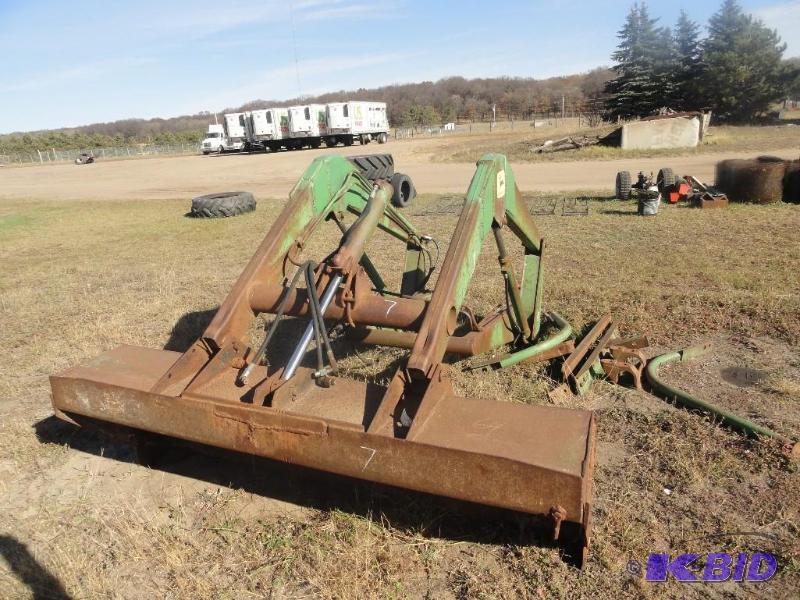 lot 1014 image: JD Loader