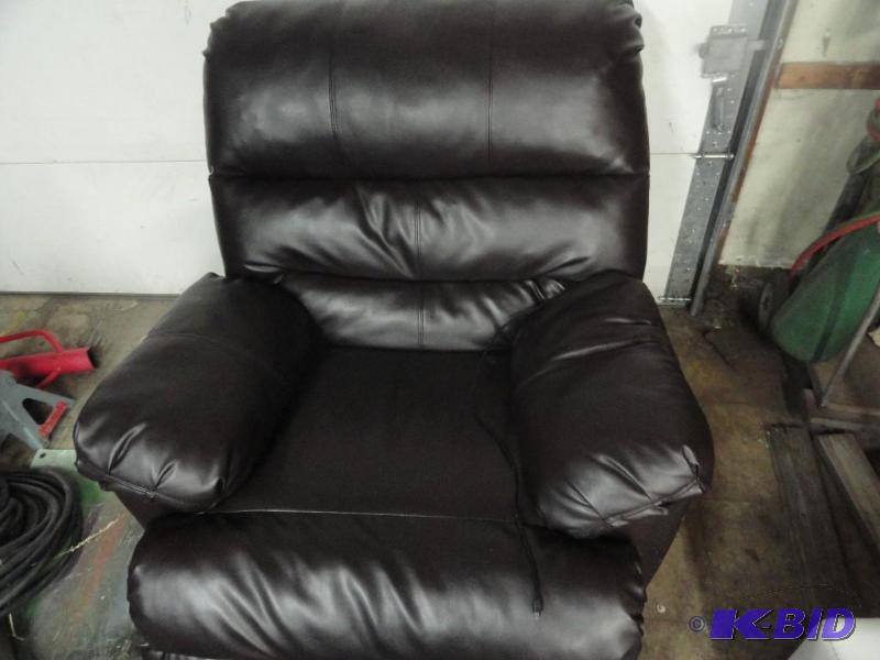 lot 1018 image: Black Leather Chair