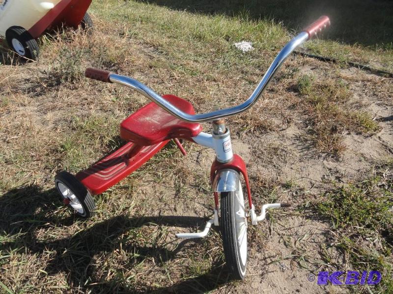 lot 1030 image: Red Tricycle