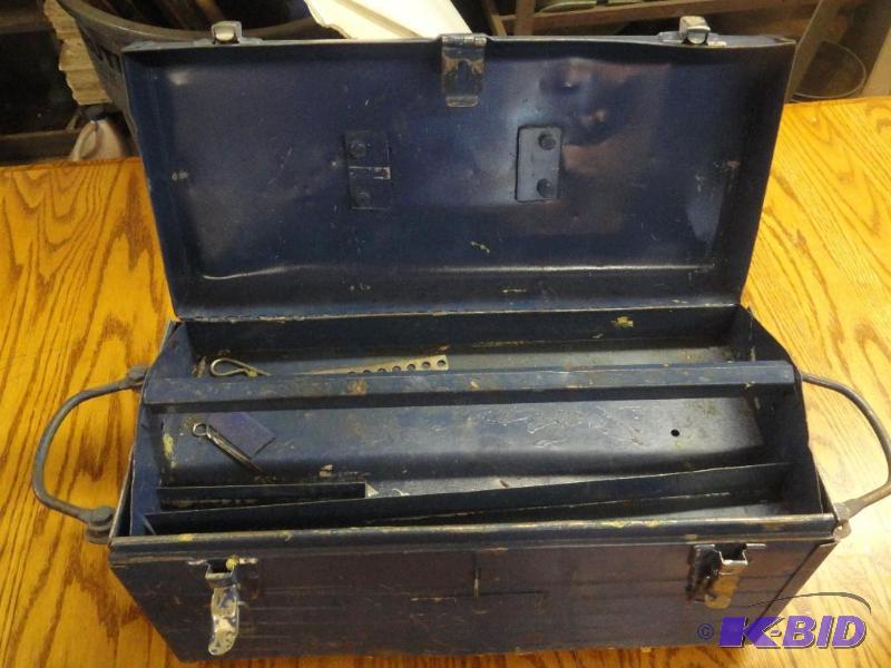 lot 1032 image: Tool Box