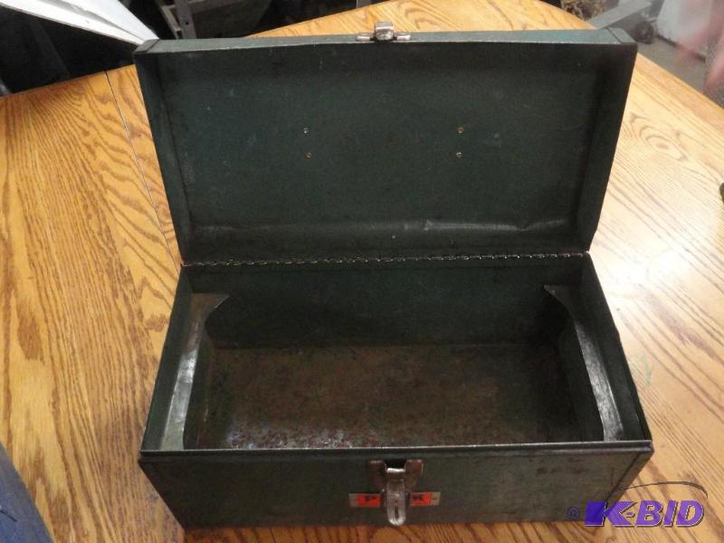 lot 1033 image: Tool Box