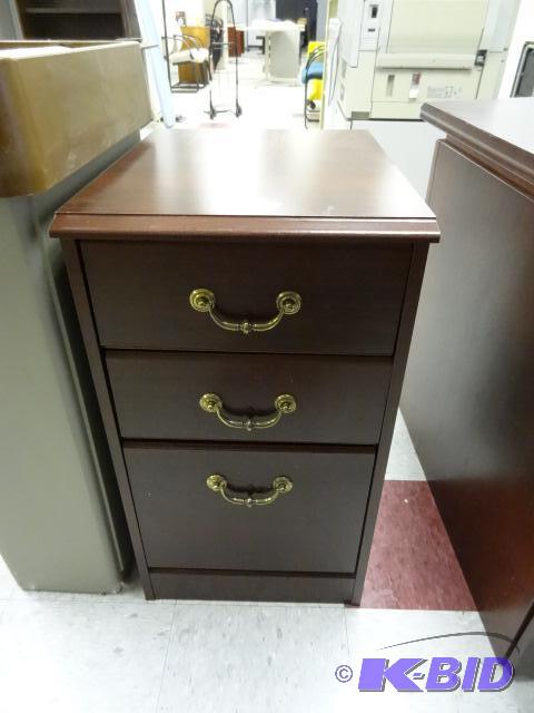 lot 103 image: 3 Drawer Laminate Cabinet 16 X 20 X 29...