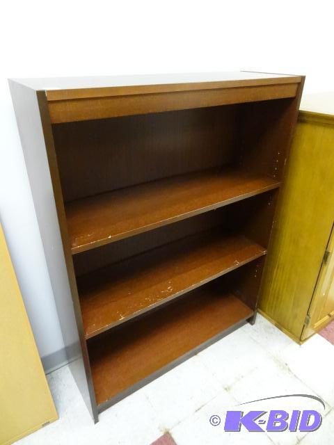lot 114 image: Laminated Book Shelf. 2 Adjustable Shelves. 3...