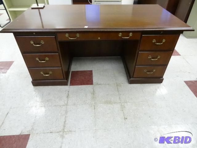 lot 123 image: Executive Wood Office Desk. 7 Drawer 72 X 36 ...