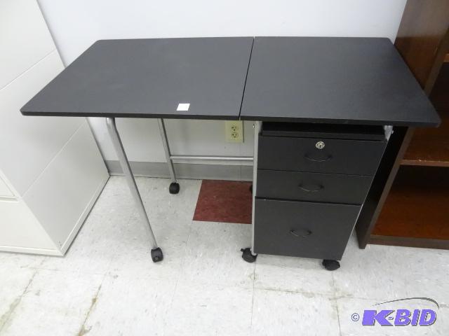 lot 138 image: Fold Up Portable Desk. 3 Drawers. on Wheels 4...
