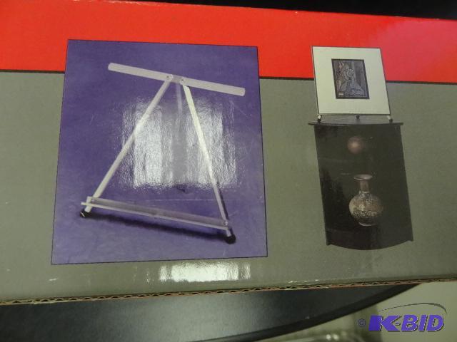 lot 142 image: Apollo Aluminum Table Top Tripod Easel 18&quo...