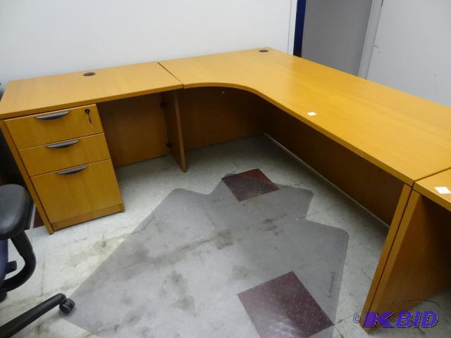 lot 216 image: L Shaped Office Desk. 2 Piece. 3 Drawers with...