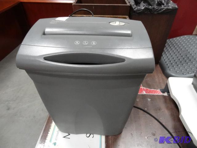 lot 235 image: Fellowes P500-2 Paper Shredder...